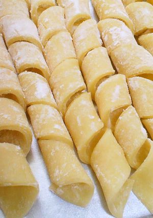 A picture of Easy Fresh Pasta No. 10 (Campana Fusilli).