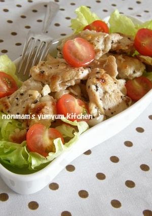 A picture of Garlic and Pepper Seasoned Chicken Breast with Lemon.