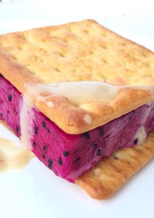 A picture of Pitaya /DragonFruit With Biscuit Top Roasted Sesame Dressing.