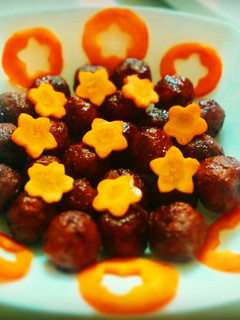 A picture of Meatballs in chilli sauce.