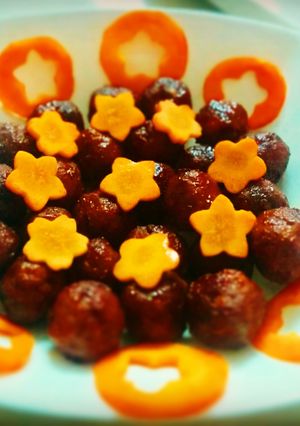 A picture of Meatballs in chilli sauce.