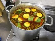 Una foto de zanahoria chayote mole