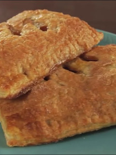 A picture of Apple Pie Pockets.