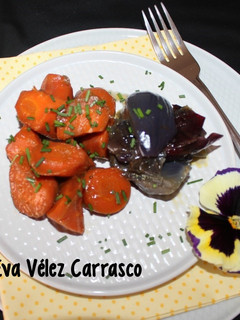 Una foto de Zanahoria y cebolla roja caramelizada con sirope