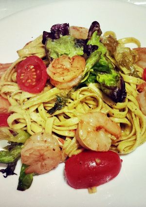 A picture of Garlic Linguine with Shrimp & Cherry Tomatoes.