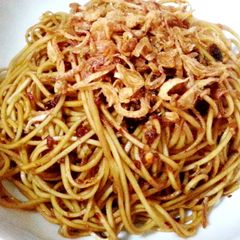 A picture of Sambal mee goreng.
