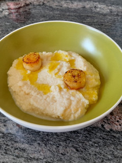 Una foto de Mousse de vieira al limón