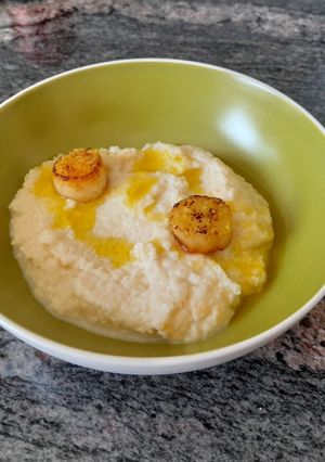 Una foto de Mousse de vieira al limón