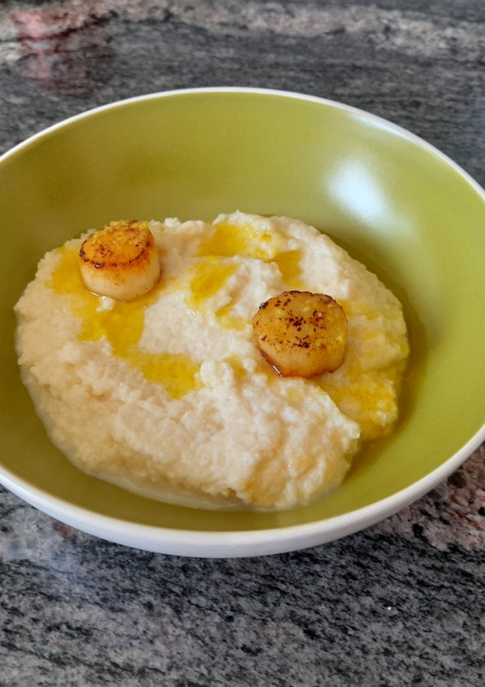Una foto de Mousse de vieira al limón