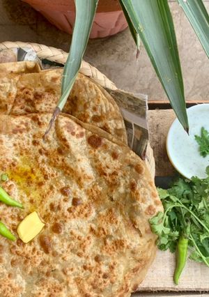 A picture of Aloo walay Parathay.