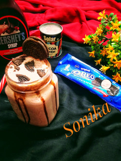 क्रीमी चॉकलेटी ओरियो शेक (creamy chocolaty oreo shake recipe in Hindi) रेसिपी मुख्य फोटो