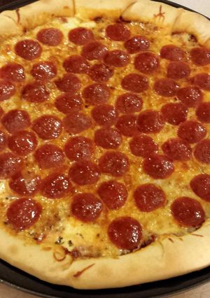 A picture of NY Style Pepperoni Pizza.