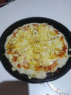 Una foto de Pizza con huevos duros