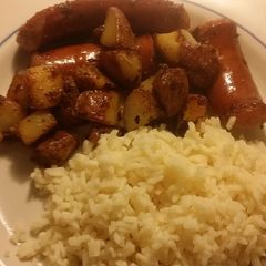 A picture of Taisen's husband's fried kielbasa and potatoes.