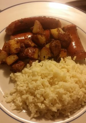 A picture of Taisen's husband's fried kielbasa and potatoes.