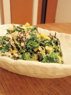 A picture of Iron-Rich Spinach and Hijiki Salad.