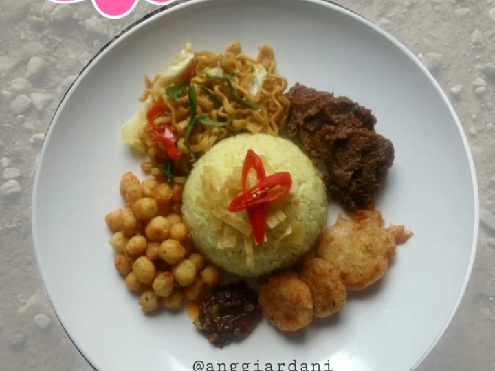 Langkah Gampang Membikin Resep  Nasi kuning rice cooker Super Simpel yang Sempurna, Enak