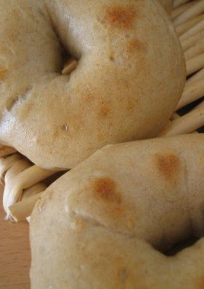 A picture of Bagels Made With Apple Bread Starter.