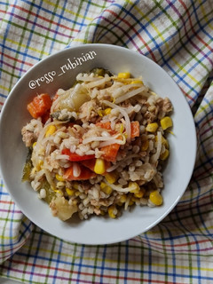A picture of Insalata di orzo perlato svuota dispensa.