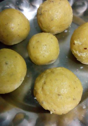 A picture of Chickpea flour Ladoos.