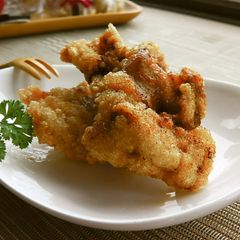 A picture of Deep-fried Soy Sauce and Garlic Chicken Thigh Marinated in Yogurt.