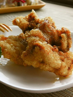 A picture of Deep-fried Soy Sauce and Garlic Chicken Thigh Marinated in Yogurt.