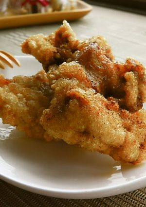A picture of Deep-fried Soy Sauce and Garlic Chicken Thigh Marinated in Yogurt.