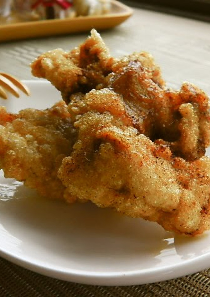 A picture of Deep-fried Soy Sauce and Garlic Chicken Thigh Marinated in Yogurt.