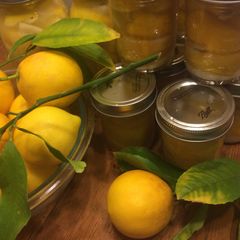 A picture of Preserved lemons.