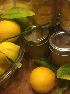 A picture of Preserved lemons.