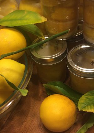 A picture of Preserved lemons.