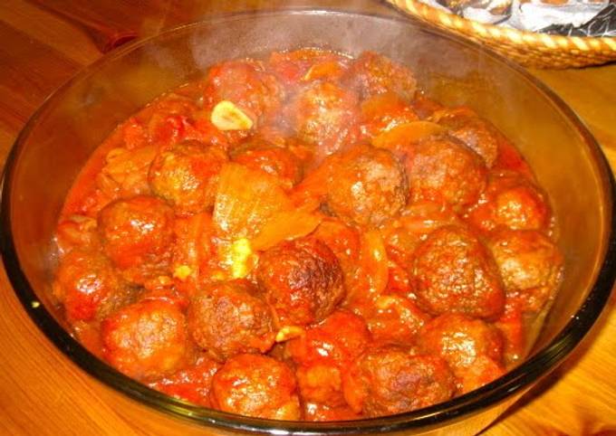 Spanish-Style Meat Balls: Albóndigas