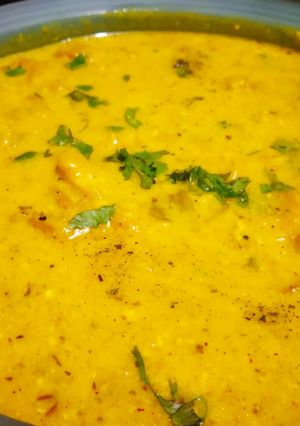 A picture of Kadhi pakora.