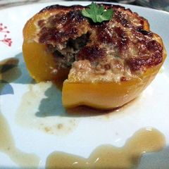 A picture of Bellpepper with pork in the oven.