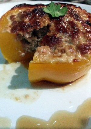A picture of Bellpepper with pork in the oven.