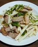 ยำยอดมะพร้าวอ่อนคอหมูย่าง - คีโต - หม้ออบลมร้อน