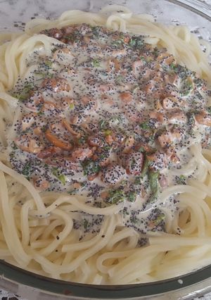 Una foto de Spaghetti con salsa de cajú y amapola