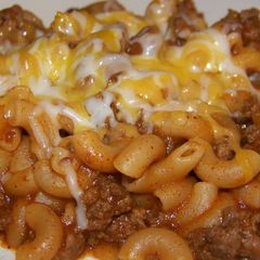 A picture of Chili pasta & Garlic Bread.
