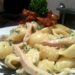 A picture of Creamy Chicken and Spinach Pasta.