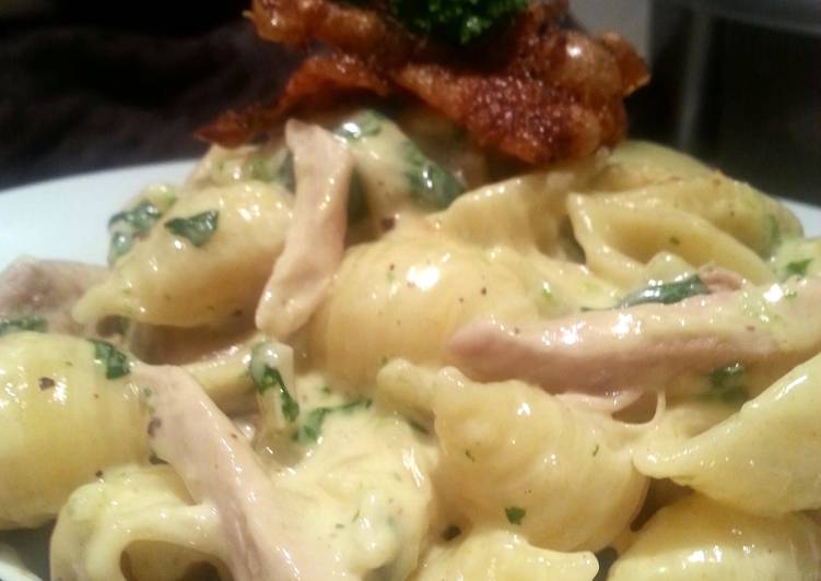 Recipe of Homemade Creamy Chicken and Spinach Pasta