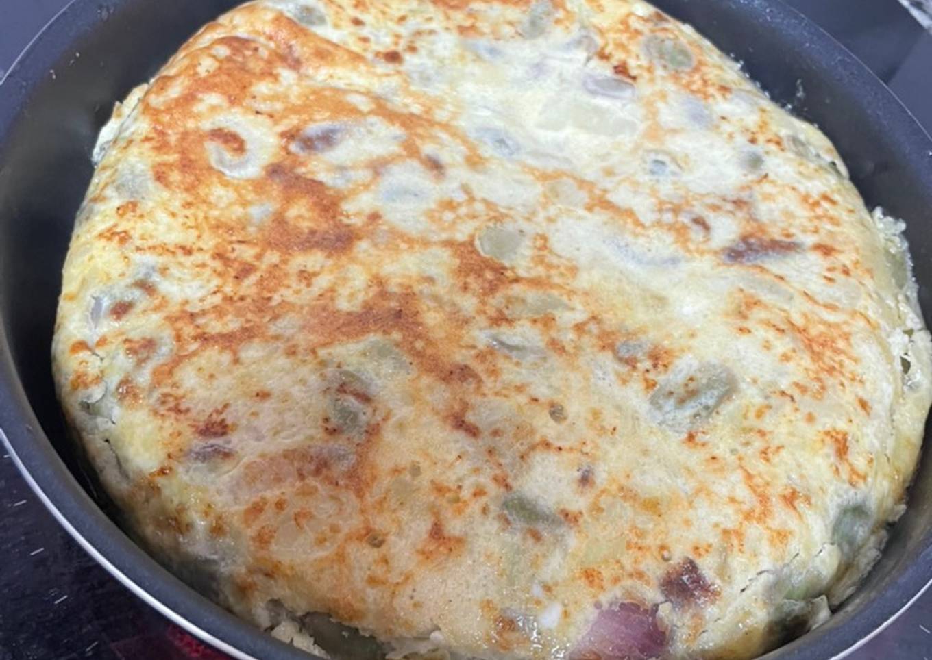 Tortilla de patatas y habas