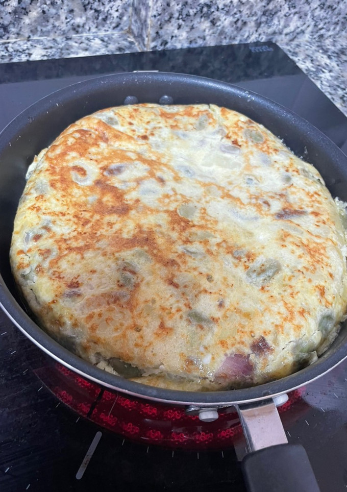 Una foto de Tortilla de patatas y habas