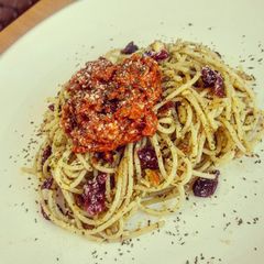 A picture of Pesto Cranberries Almond Spaghetti with Bolognese on Top.