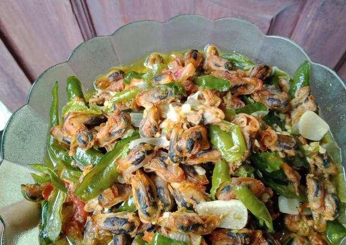 Wajib coba! Cara mudah membuat Sambal kerang cabe ijo  enak