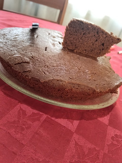 Una foto de Torta de choco esponjosa y húmeda 🍫