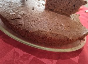 Una foto de Torta de choco esponjosa y húmeda 🍫