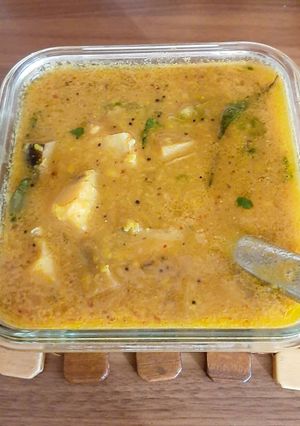 A picture of Plantain Tamarind kootu.