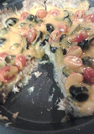 A picture of Cheesy pie pan tuna.