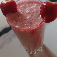 A picture of Simple strawberry 🍓 shake.