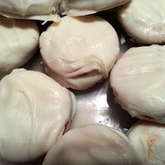 A picture of White chocolate covered Ritz peanut butter crackers.